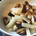 クリーピングタイム☆'s cooksnap of when they made 椎茸と長芋の麺つゆバター炒め.