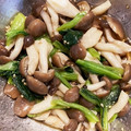 トンガリ2022's cooksnap of when they made 簡単副菜♡小松菜としめじのあっさりお浸し.