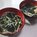きらり流れ星's cooksnap of when they made 茹で鶏汁で♪ポカポカえのきとわかめスープ.