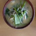 moniqro555's cooksnap of when they made 朝食にも小松菜としめじ えのきのお味噌汁.