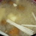 ヨシヨッシー's cooksnap of when they made なめことえのき、油揚げの味噌汁.