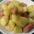 ＭＩ−ＳＡＮ's cooksnap of when they made 新じゃがとウインナーの照り②炒め♡.