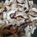Akkers's cooksnap of when they made やみつき！3種のきのこと牡蠣のアヒージョ.