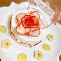 ☻ほしみ☻'s cooksnap of when they made 苺でバラのデコレーション.