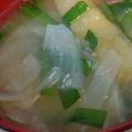 あゆたっくん's cooksnap of when they made 優しい味♡揚げと玉葱とニラのお味噌汁.