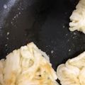 ♡マッキークッキング's cooksnap of when they made 【ヤンニョム納豆で】うどんバーガー.