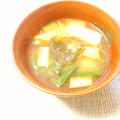 yesmama's cooksnap of when they made ＊ワカメ 小松菜　油揚げのお味噌汁＊.