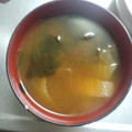 もりのりころ's cooksnap of when they made 白菜 油揚げ わかめの味噌汁^^.