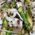ささささ＆＊'s cooksnap of when they made イカの下足のアスパラと長ネギ炒め.