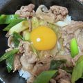 kokko37's cooksnap of when they made 豚こまと長ネギのすき焼き風丼.