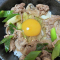 kokko37's cooksnap of when they made 豚こまと長ネギのすき焼き風丼.