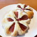 ＊waka's cooksnap of when they made 簡単お花成形２種✿紫いもあんぱん.