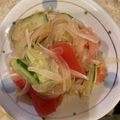 ようさんママ's cooksnap of when they made 新玉ねぎときゅうりとトマトの辛旨サラダ.