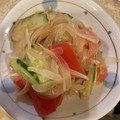 ようさんママ's cooksnap of when they made 新玉ねぎときゅうりとトマトの辛旨サラダ.