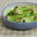 umemodoki's cooksnap of when they made ちんげん菜としめじのオイスター炒め.