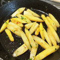 ニコニコ笑顔's cooksnap of when they made ホワイトアスパラの黒胡椒レモンバター炒め.