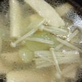 tsmitaka's cooksnap of when they made 簡単1品！長ネギとエノキの中華スープ.