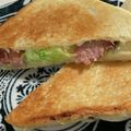 よねすと's cooksnap of when they made フライパンで♡チーズとろけるホットサンド.