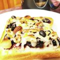 ダッフィーニーうに's cooksnap of when they made ブルーベリージャムとピザチーズのトースト.