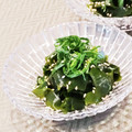 Dellaたん's cooksnap of when they made 一人おつまみ☆わかめと大葉の香り和え.