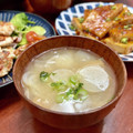 Superlittleboo's cooksnap of when they made 蕪と油揚げのお味噌汁.