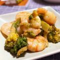 neo999x's cooksnap of when they made 簡単海老とブロッコリーのレモンバター炒め.