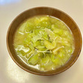 azbjbn's cooksnap of when they made 千切りキャベツとえのきと松山あげの味噌汁.