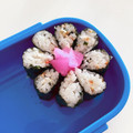 ちゃまたまご's cooksnap of when they made 海苔巻かず◎お花型ご飯◎お弁当に♪.