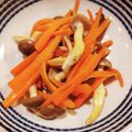 クックE04FUY☆'s cooksnap of when they made お弁当に◎簡単！しめじと人参のポン酢炒め.