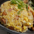 か～ぽ☆'s cooksnap of when they made 切って炒めるだけ！シャウエッセンの炒飯.