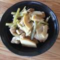 珍獣使い's cooksnap of when they made 鶏肉とたけのこ•ふきの煮物.