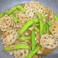 ちょ〜☆'s cooksnap of when they made しゃっきしゃき☆れんこん＆きぬさや炒め♪.