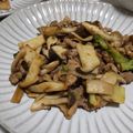 fu♪♪'s cooksnap of when they made 簡単☆豚肉と茸のニンニクコチュマヨ炒め☆.