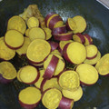 ぷりぷりきなこちゃん's cooksnap of when they made サツマ芋 くちなしの実 煮.