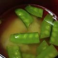 ヨシヨッシー's cooksnap of when they made じゃがいもとさやえんどうの減塩味噌汁.