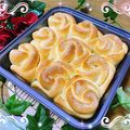 荒野の桜's cooksnap of when they made メープル風味のお花パン.