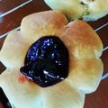☆結★'s cooksnap of when they made 簡単！菓子パン用お花パン＊母の日父の日.