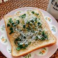 シルバニア's cooksnap of when they made 大根葉としらすと粉チーズのオープンサンド.