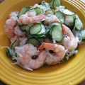 ういき☆彡's cooksnap of when they made 簡単♪海老と新玉ねぎときゅうりのサラダ★.