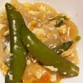 さちぶた♪'s cooksnap of when they made スナップエンドウと新タマネギの卵とじ.