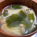 お塩と砂糖's cooksnap of when they made わかめときのこのお味噌汁.