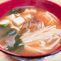 みっくママ's cooksnap of when they made きのことわかめのお味噌汁.