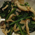ヨシヨッシー's cooksnap of when they made しめじとほうれん草のガリバタソテー.