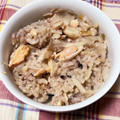 わたさな2016's cooksnap of when they made 塩鮭とまいたけの炊き込みご飯.