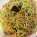 えみゅ〜☆'s cooksnap of when they made 餃子の王将風しょうゆ焼きそば.