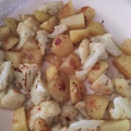 ame-ikuru's cooksnap of when they made カリフラワーとじゃがいもの炒め物♪.