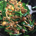 葉月優希's cooksnap of when they made 簡単時短☆株とりなめことニラの炒めもの.
