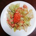 ニッコリ笑顔's cooksnap of when they made 絶品！塩鮭とキャベツのガリバタ醤油炒め.