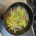 クックM7FFIV☆'s cooksnap of when they made ランチに節約！もやしと玉ねぎの中華スープ.