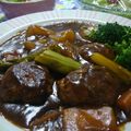 ジュリネ☆'s cooksnap of when they made シチューの素使用♪簡単煮込みハンバーグ.